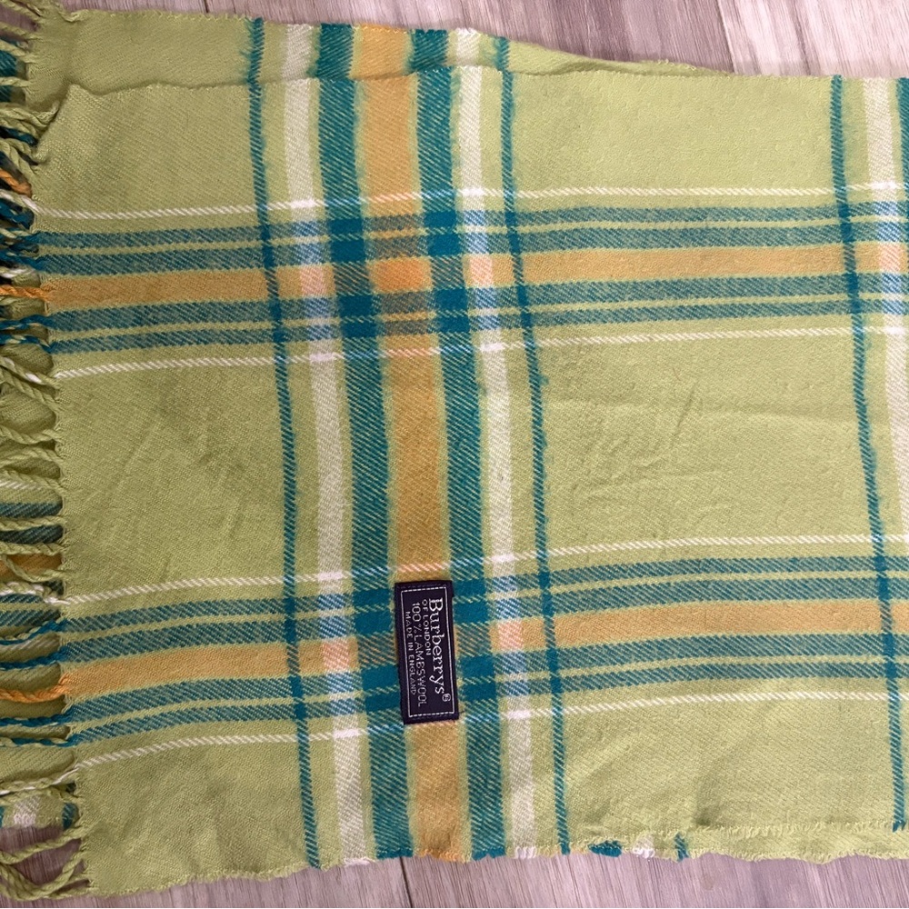Burberrys of London Vintage scarf -classic plaid pattern - Picture 3 of 4